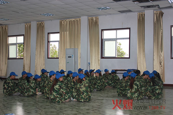 火爆網(wǎng)絡拓展培訓現(xiàn)場