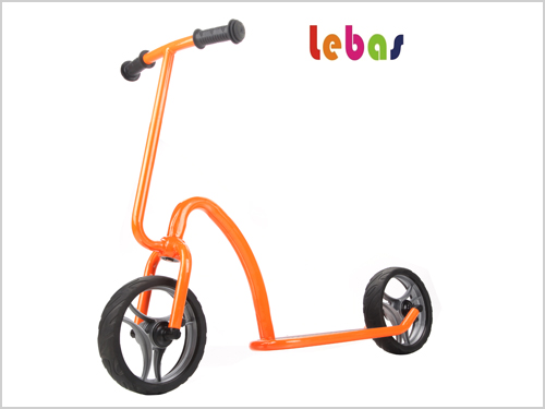 樂(lè)巴士?jī)奢喕遘?chē)