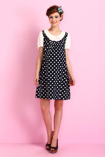 �������Һ�ɫ�c(di��n)�c(di��n)yunf�B��ȹ