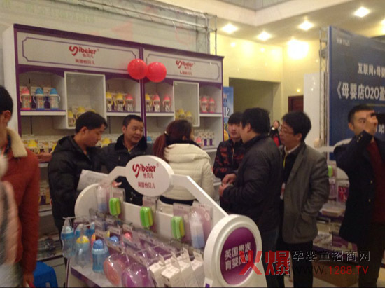 怡貝兒奶瓶火爆網(wǎng)大講堂成都站閃耀全場(chǎng)