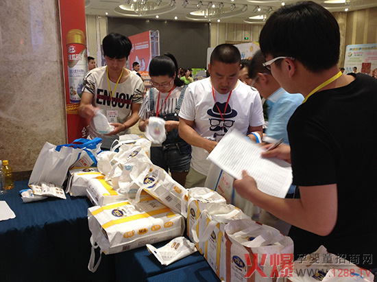 火爆網(wǎng)大講堂名震金陵 優(yōu)樂爽尿不濕鼓動非凡