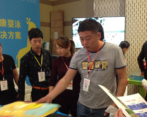 亮相火爆網(wǎng)大講堂南京站 博特朗引領(lǐng)健康嬰泳新風尚