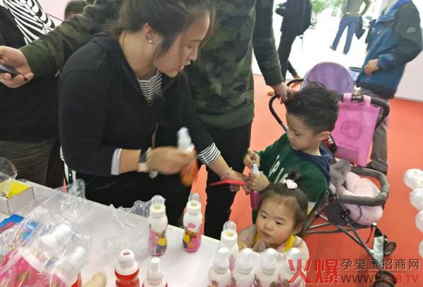 �ܳ��]������������ӵ�������ڇ�(gu��)�H��ͯ��Ʒչ