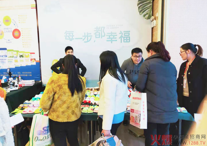 ÿһ�������Ҹ���ĸ�����۷��(hu��)����վ�����չ����Ҹ�����ͯЬ���ʱ��F(xi��n)�A������