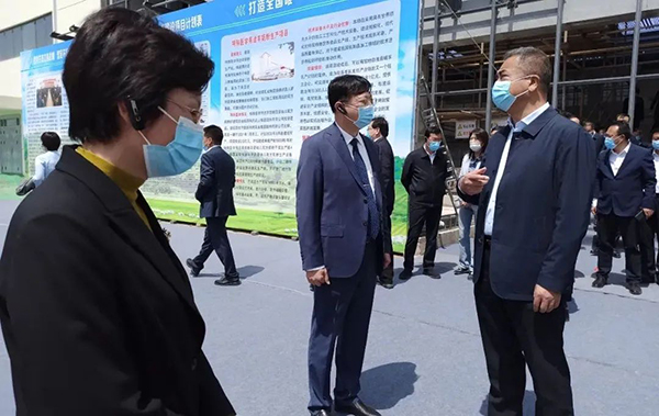 寶雞市委書記楊廣亭領(lǐng)導(dǎo)一行參觀和氏特殊醫(yī)學(xué)配方羊奶粉生產(chǎn)線項目.jpg 寶雞市委書記楊廣亭領(lǐng)導(dǎo)一行參觀和氏特殊醫(yī)學(xué)配方羊奶粉生產(chǎn)線項目.jpg