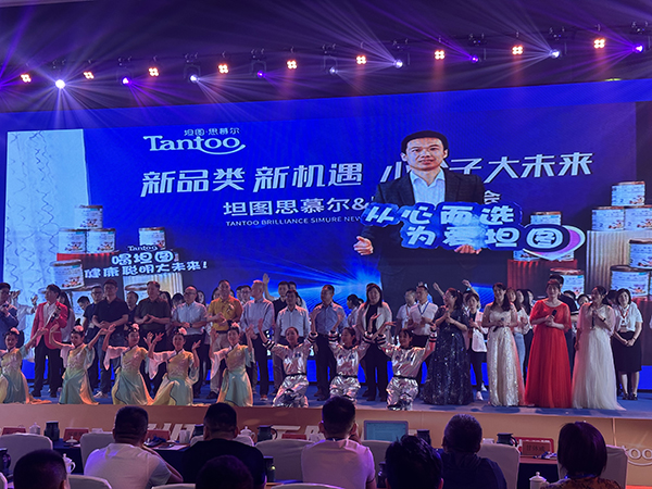 光明致優(yōu)小分子奶粉新品發(fā)布會(huì) (8).jpg 光明致優(yōu)小分子奶粉新品發(fā)布會(huì) (8).jpg