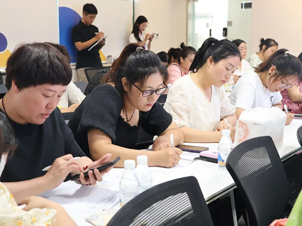 施貝安新模式分享會(huì)(鄭州站)圓滿落幕1.jpg 施貝安新模式分享會(huì)(鄭州站)圓滿落幕1.jpg