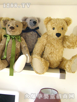 ���ĺ�ɫ̩����