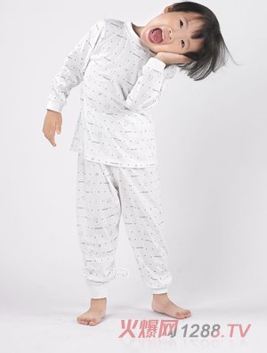 卓?jī)呵锒瑔蚊娌技玳_(kāi)套裝