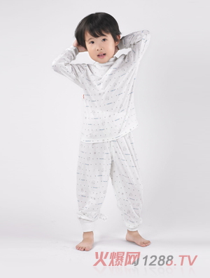 卓?jī)呵锒瑔蚊娌紙A領(lǐng)套裝