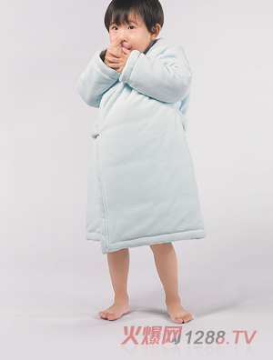 卓?jī)呵锒禊Z絨睡袍