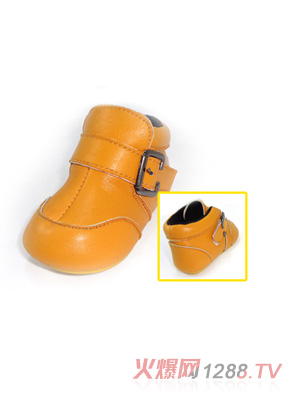 �����׳�ɫ����yingeЬ