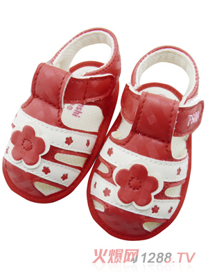 ��ʹ֮�뽛(j��ng)��С��yingeЬ�tɫ