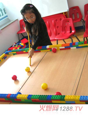 樂高臺(tái)球積木玩具